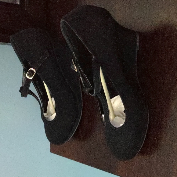 Modcloth Suede T-strap Wedges Black - Picture 4 of 10